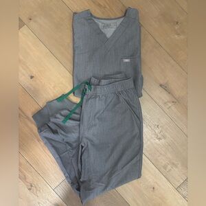 Heathered Grey jogger sz medium figs scrubs
